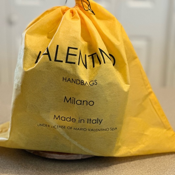 VALENTINO, Mario NEW Crossbody black bag. - Picture 4 of 13